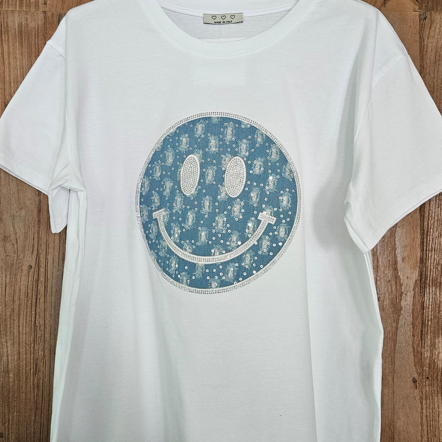 T-shirt wit smile